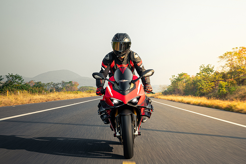 Профессиональное мотоциклетное оборудование: обеспечивает безопасную защиту при езде и охраняет каждый шаг пути